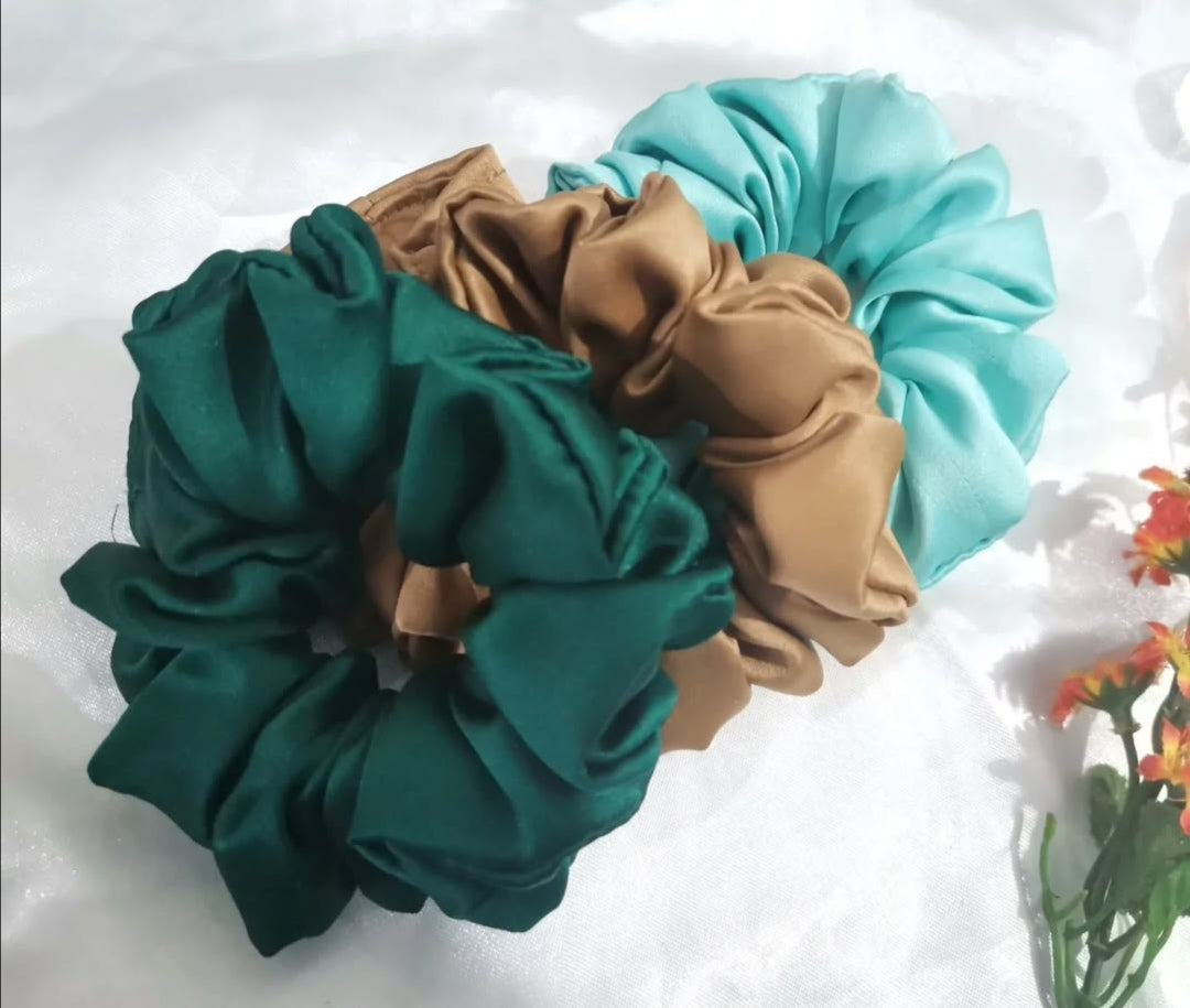 Buy Pack Of 5 Scrunchies, Get 1 Free Scrunchie