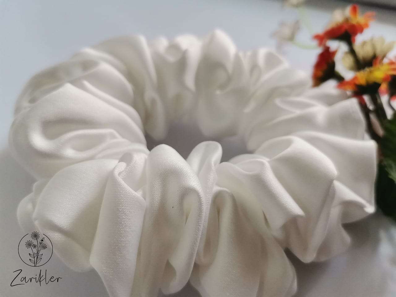 Pearl White Medium - Silk Scrunchie