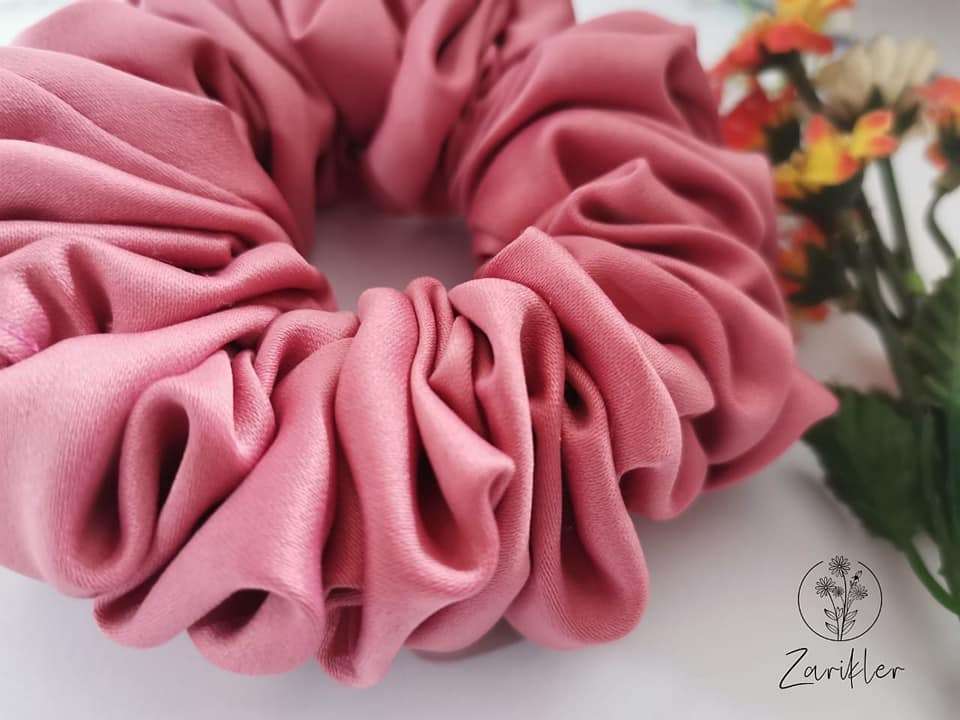 Thulian Pink Medium - Silk Scrunchie