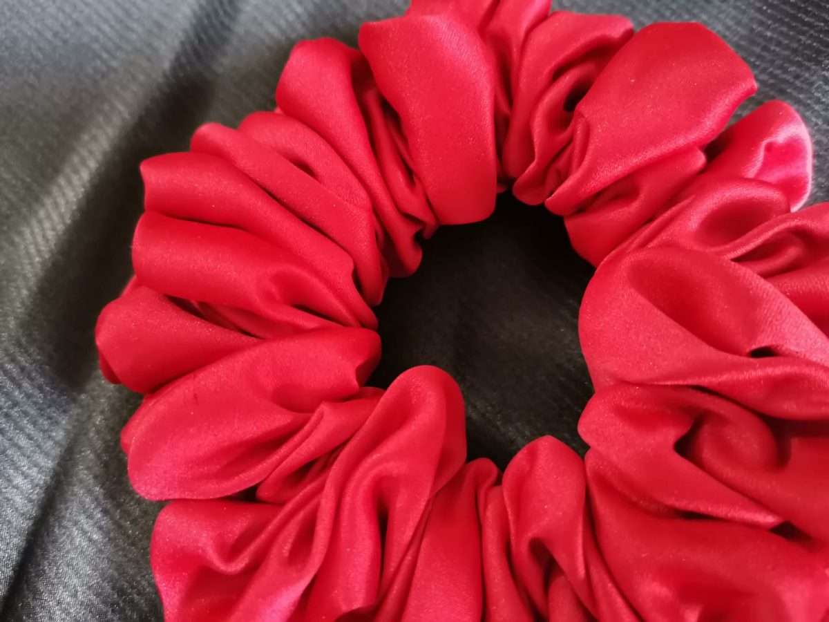 Red Medium - Silk Scrunchie